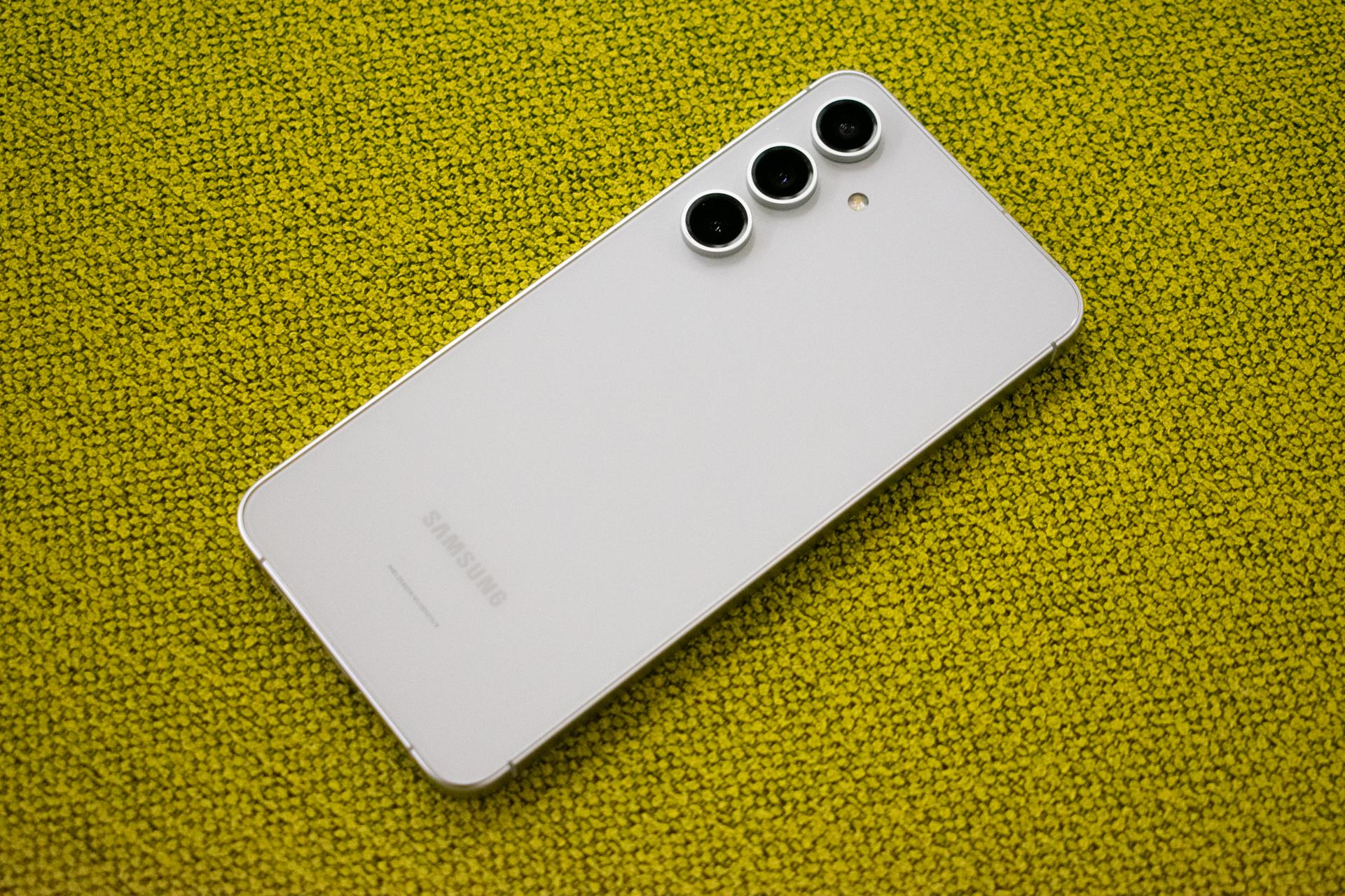 サムスンの新スマホ「Galaxy S24 FE」実機レビュー:6.7インチの サムスンの新スマホ「Galaxy S24 FE」実機レビュー:6.7インチの
