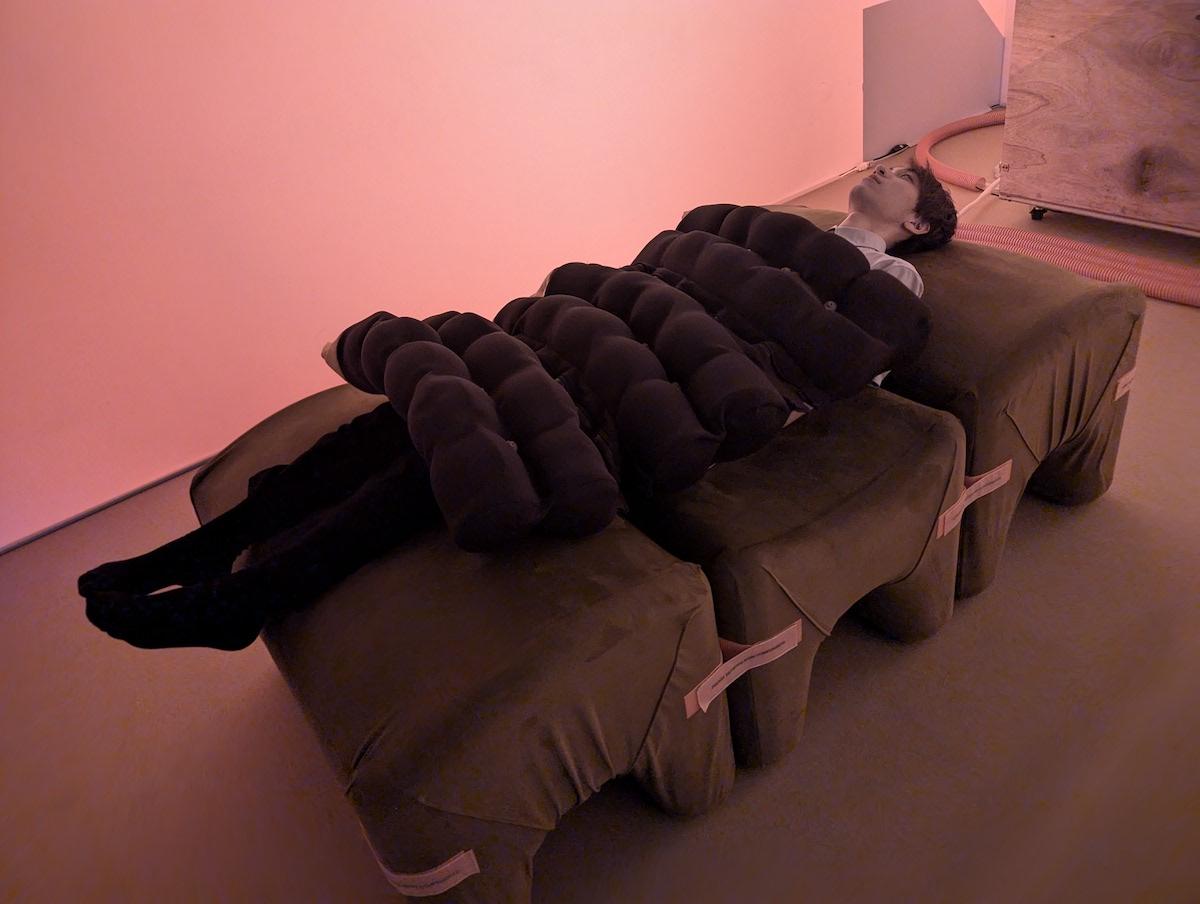 タイヤのブリヂストンが“謎のサロン”を下北沢にオープン。マッサージ