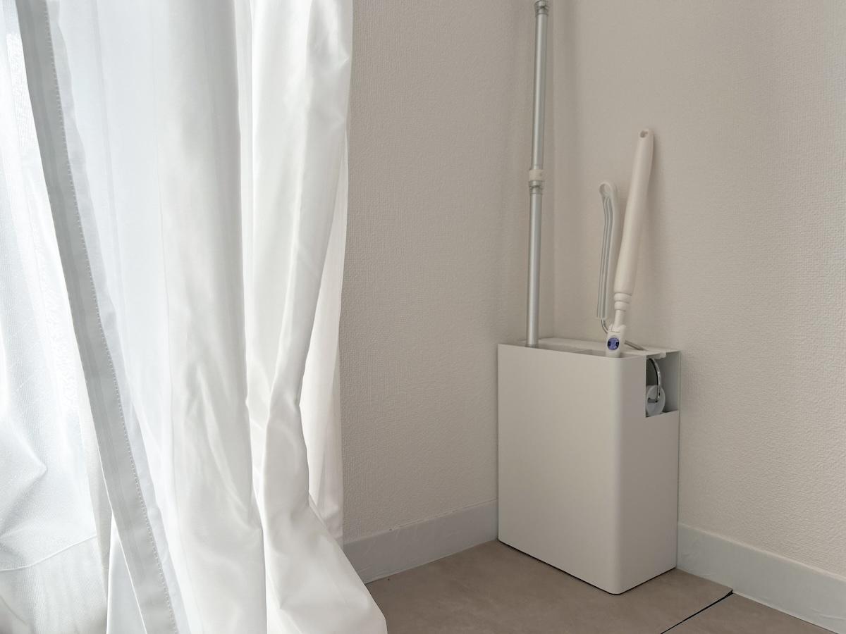 山崎実業から“ちょこっと掃除”の頻度を上げる「掃除用具入れ」が登場 