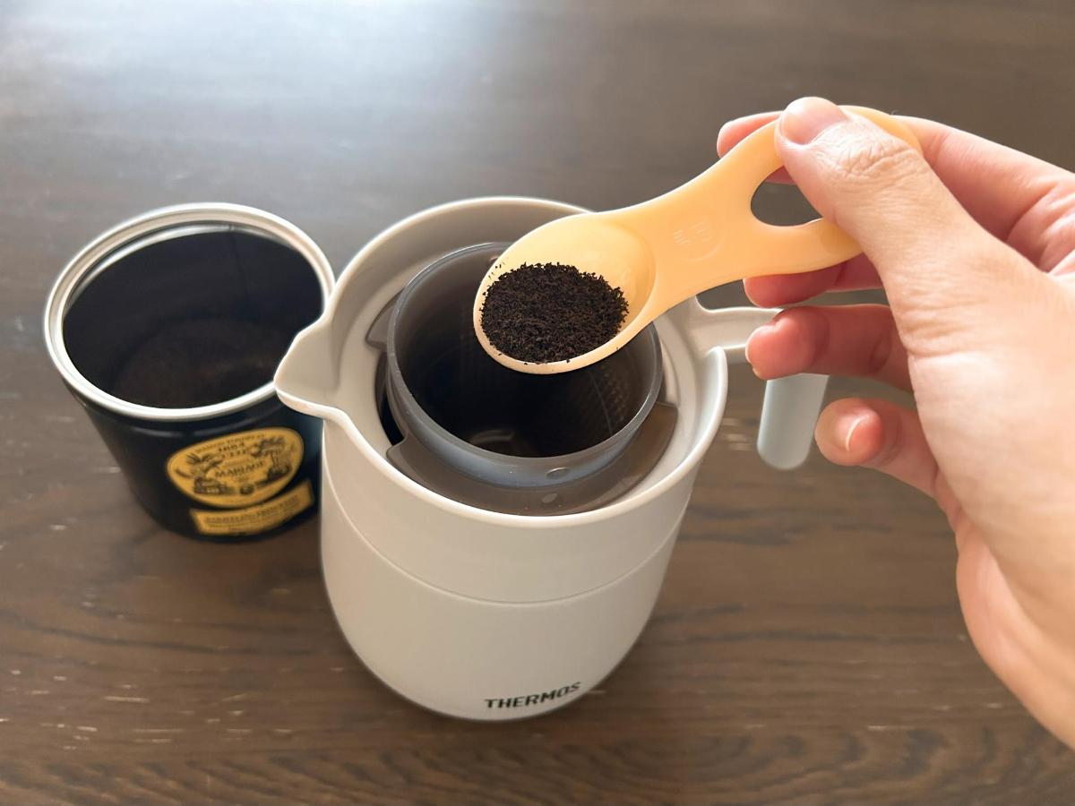 急須、やめました。サーモスの茶こし付きポットがあれば、デスクで