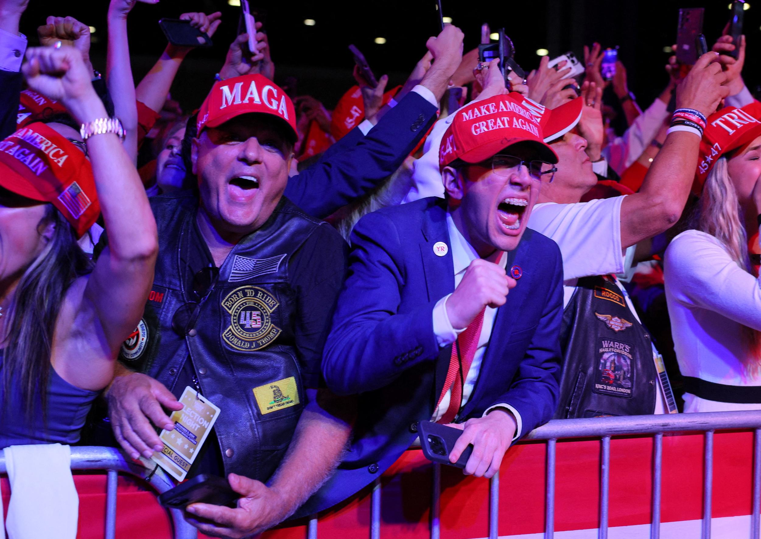 「男らしさ」を求めるアメリカ。トランプ出演“ポッドキャスト”の壮絶な影響力
