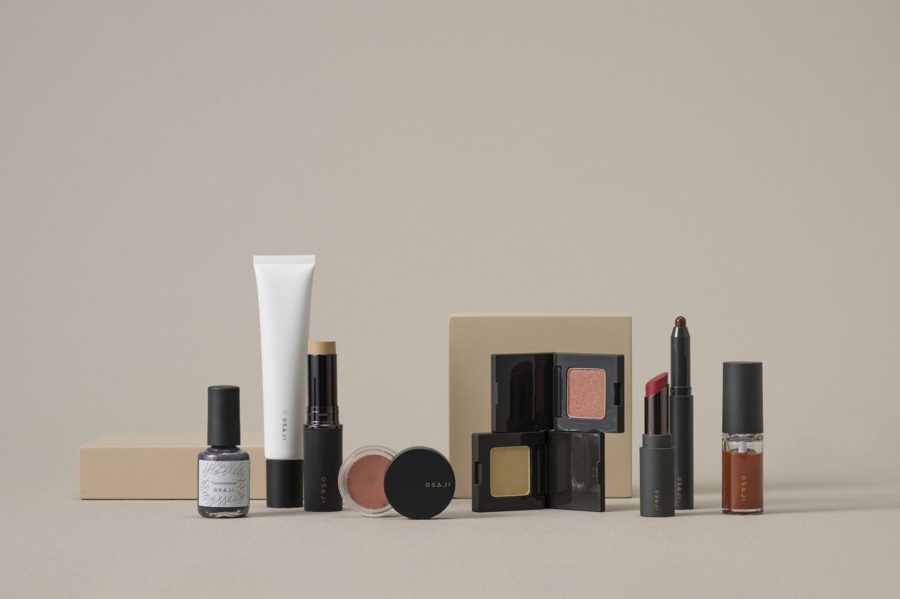 コスメ まとめ売り 新品、試し塗りのみ 70個以上 ひと塗りで「ぷるんっと唇」になる、美発色リップ「セザンヌ 3D