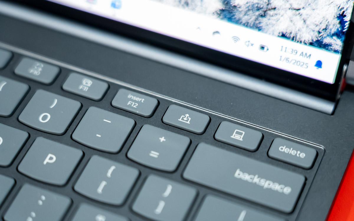レノボ「画面が伸びるノートPC」を製品化。CES 2025で新型PCを レノボ「画面が伸びるノートPC」を製品化。CES 2025で新型PCを