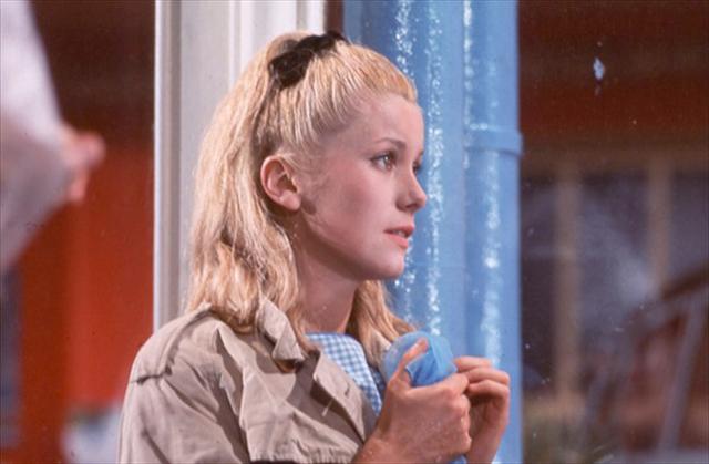 フランス映画の至宝 カトリーヌ ドヌーヴは大人ガーリーのお手本 Mashing Up フランス映画の至宝 カトリーヌ ドヌーヴは大人ガーリーのお手本 Mashing Up