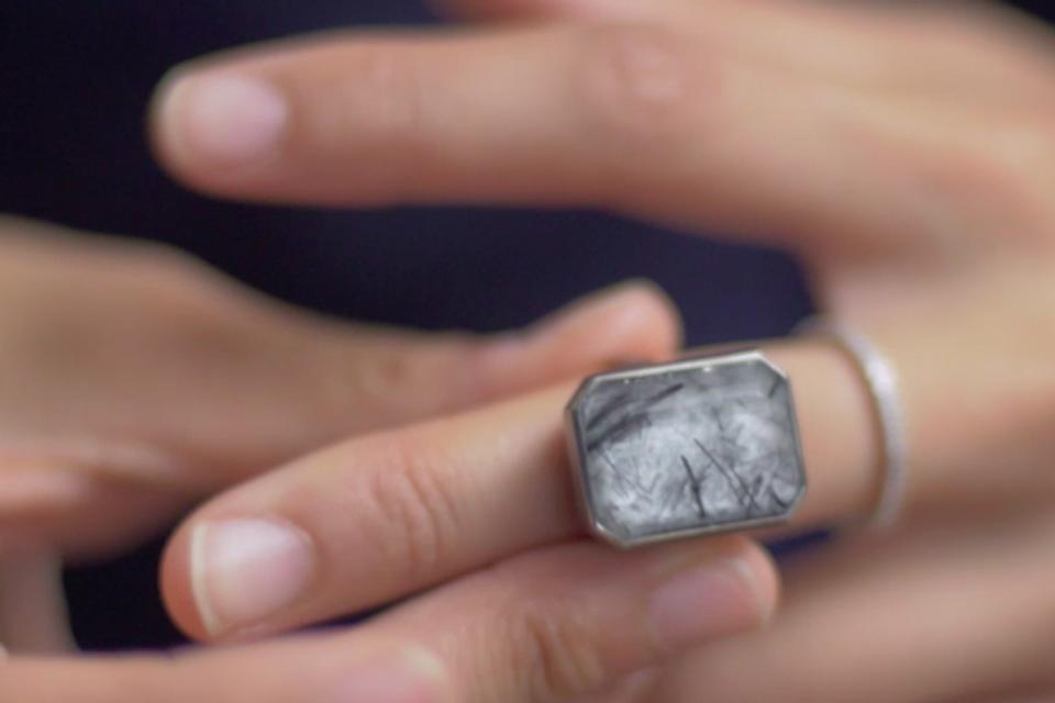  「Ringly」スマートリングがBluetooth経由でiPhoneの通知を中継