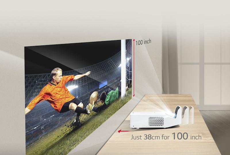 現代のコンパクトな居住空間にもそのままフィットするLGのプロジェクター｢CineBeam HF65LS｣。