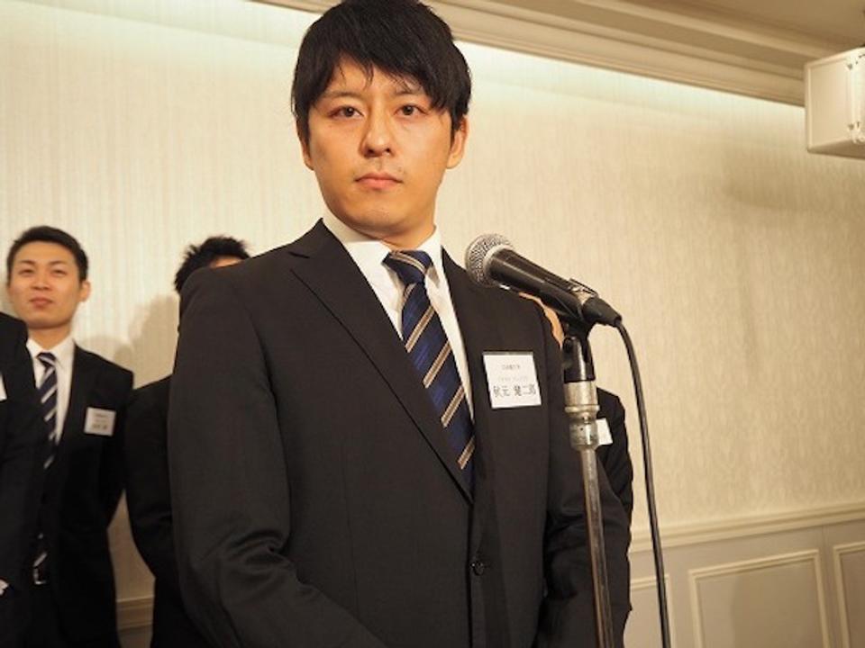 内定式の懇親会の一枚