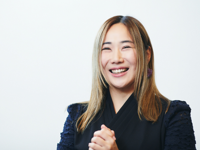 笑顔で語る三浦さん
