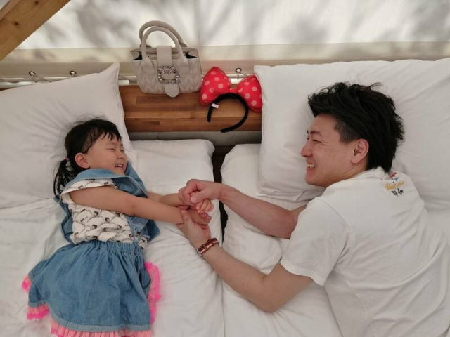 河合さんとお子さんの写真