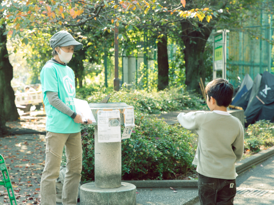 アクティビティに参加している子供