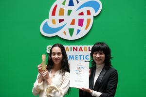 水原希子・篠田麻里子、起業家として挑むサステナブルコスメ。その可能性と未来を語る