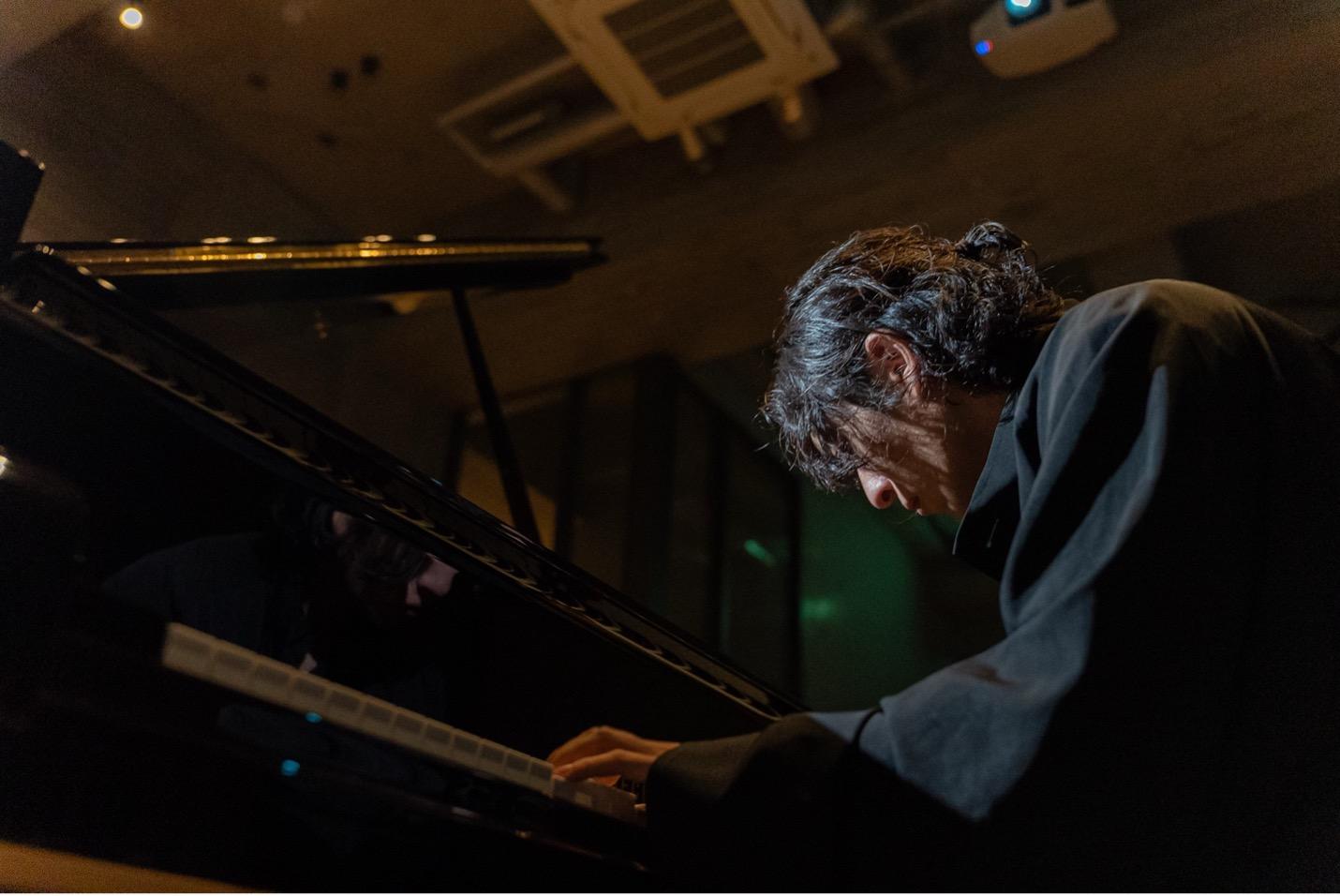AIが“もうひとりの演奏者”。木村仁星が見せた、新しい表現の形 | FUZE