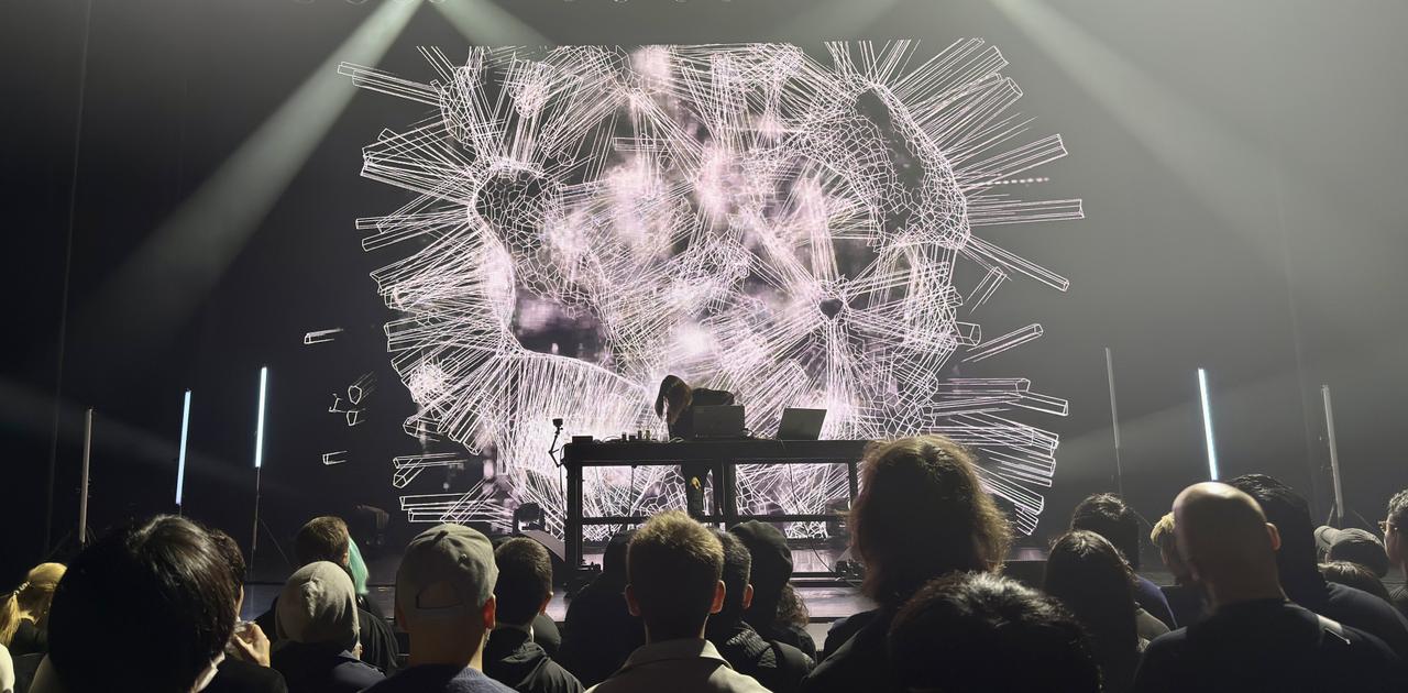 踊らないのに、トランスする。MUTEK.JP圧巻のパフォーマンスは、現代の