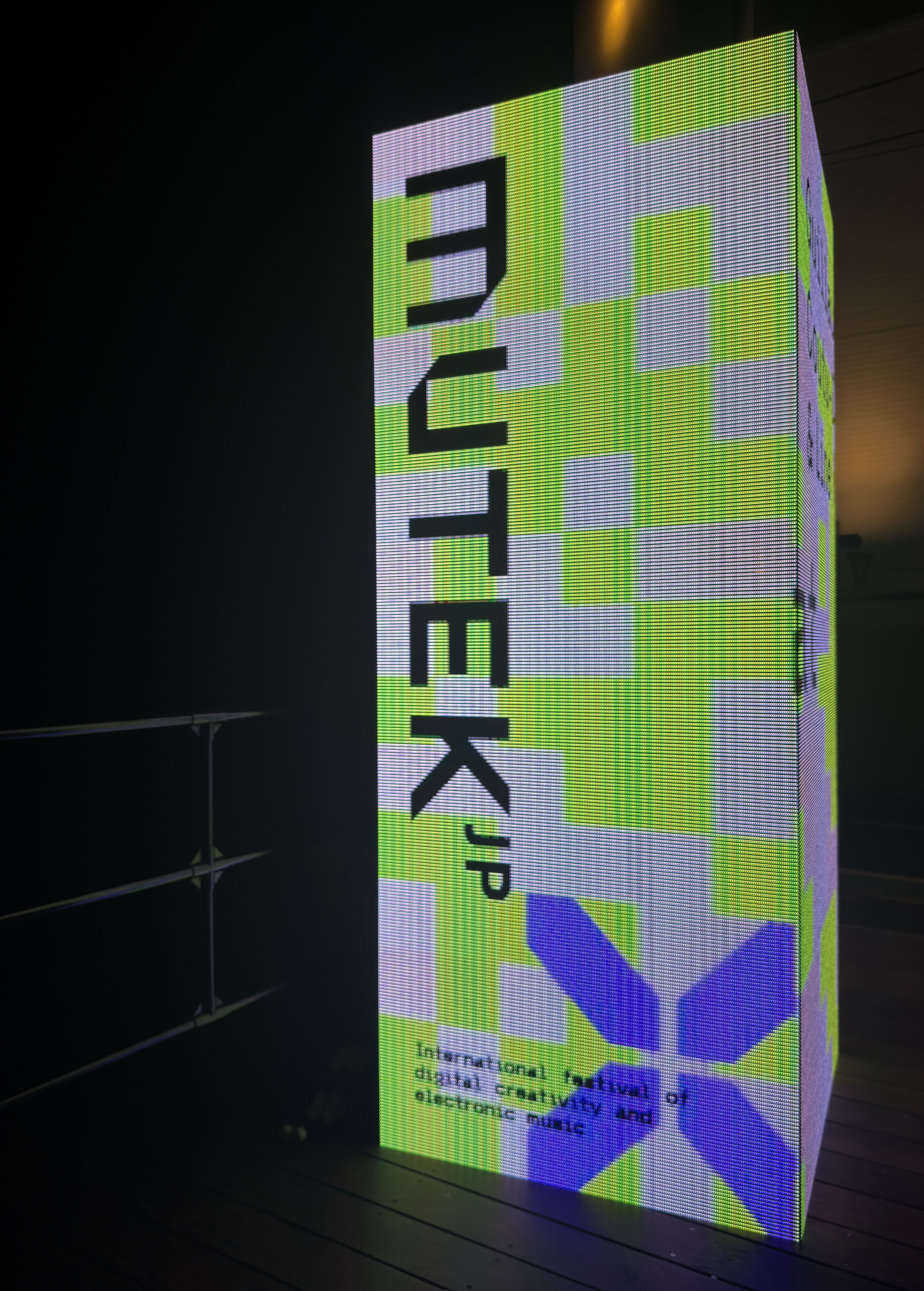 踊らないのに、トランスする。MUTEK.JP圧巻のパフォーマンスは、現代の