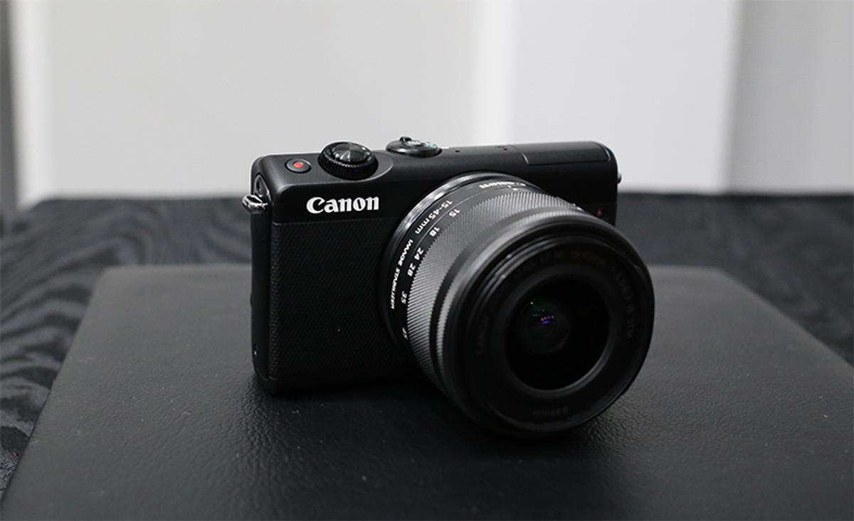 キヤノン「EOS M100」発表！ 華奢な見た目の隠れマッチョ的ミラーレス 