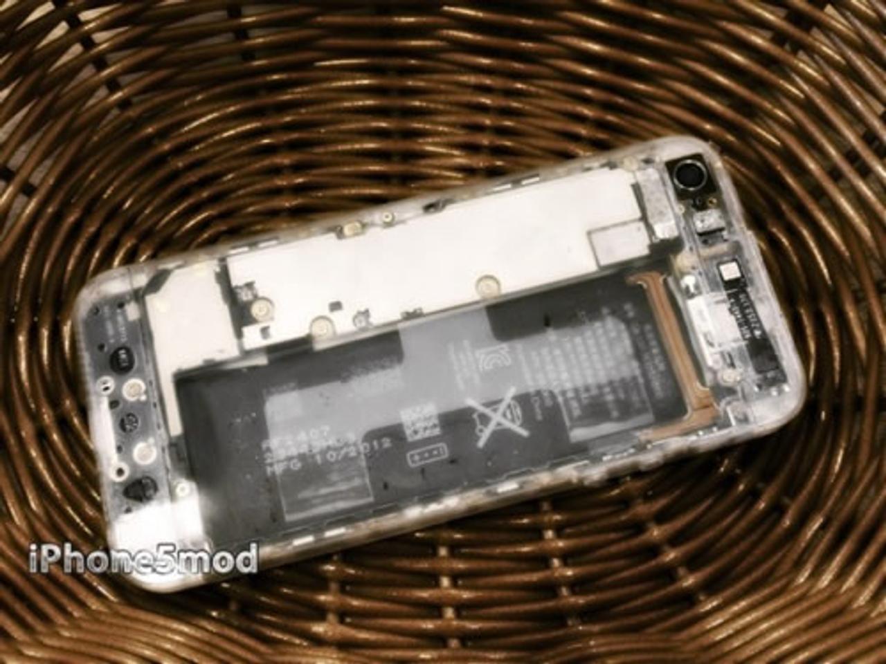 あんなところまでスケスケ...iPhone 5用スケルトンキット
