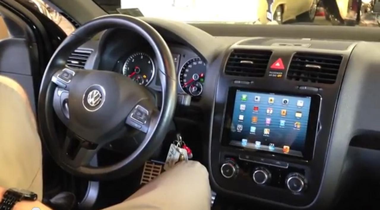 ダッシュボードにipad Miniを埋め込んだ Icar 的なものを作ったカーショップ 動画あり ギズモード ジャパン ダッシュボードにipad Miniを埋め込んだ Icar 的なものを作ったカーショップ 動画あり ギズモード ジャパン