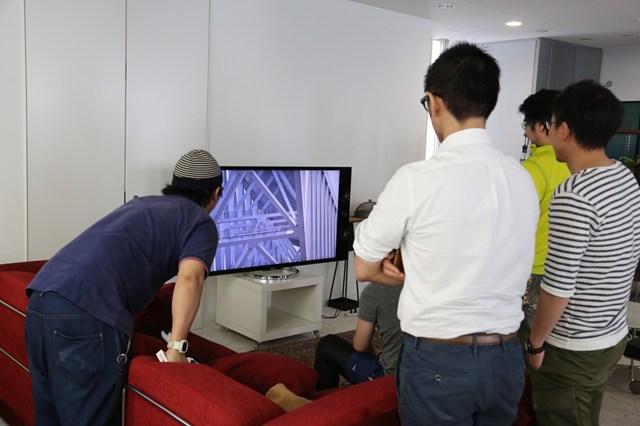 みんなの視線独り占め。デジカメ写真が一大エンタメに昇華する4Kブラビア