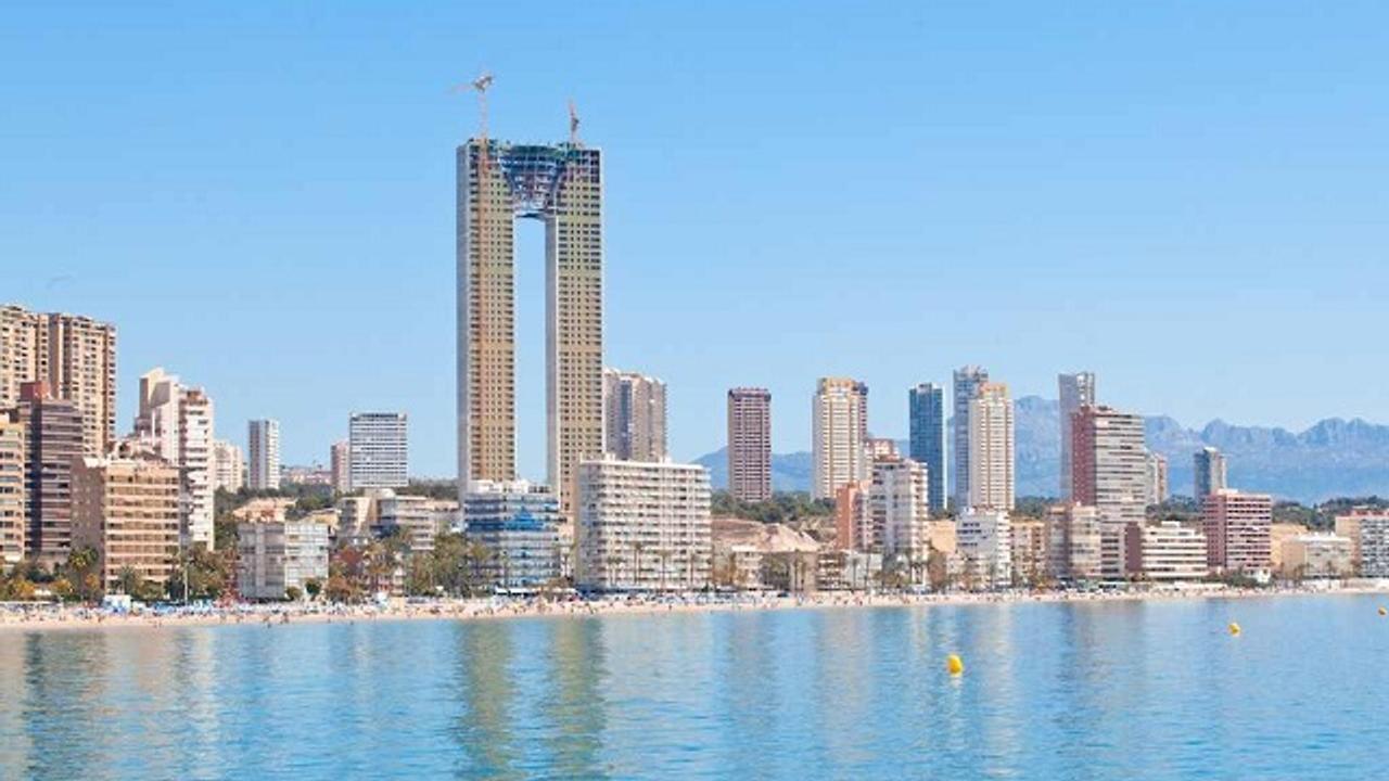 スペインの超高層ビル建設、エレベーターを忘れる（追記あり）