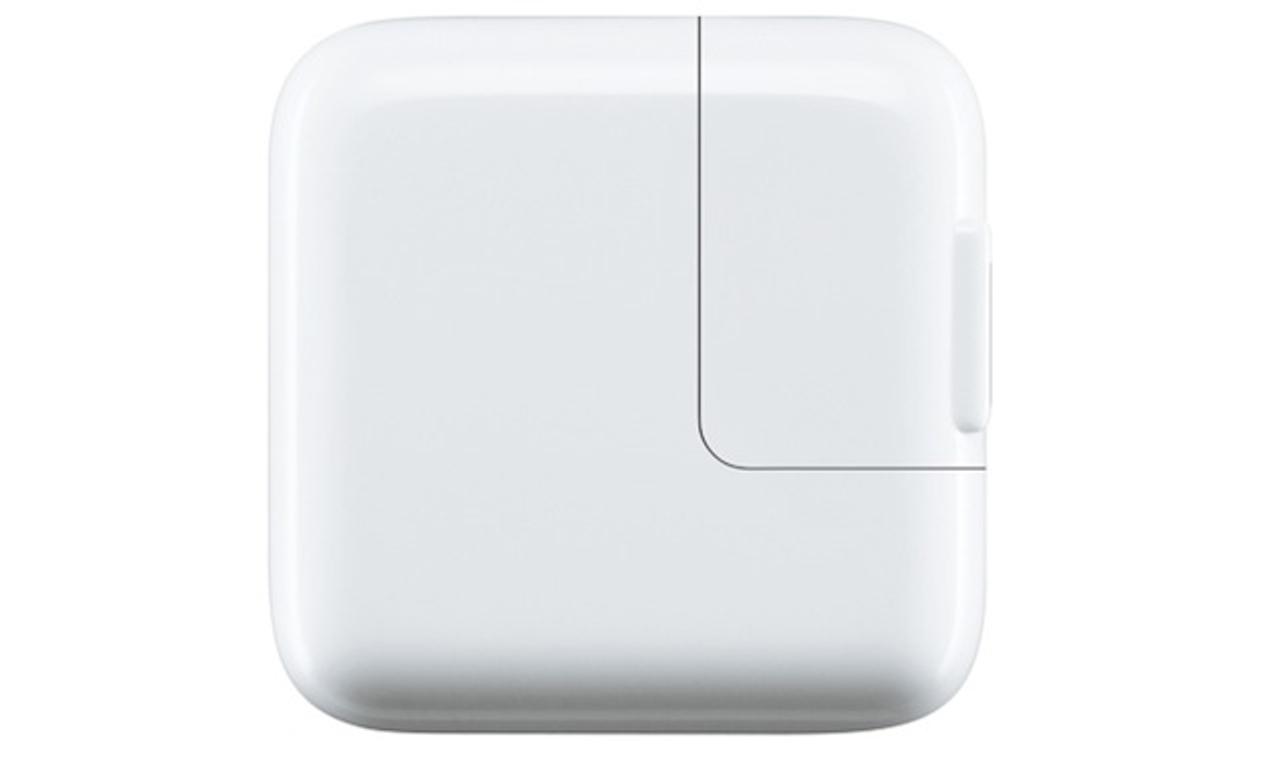 アップルが謎の17W ACアダプタを開発中との噂。12.9インチのiPad Maxi用？