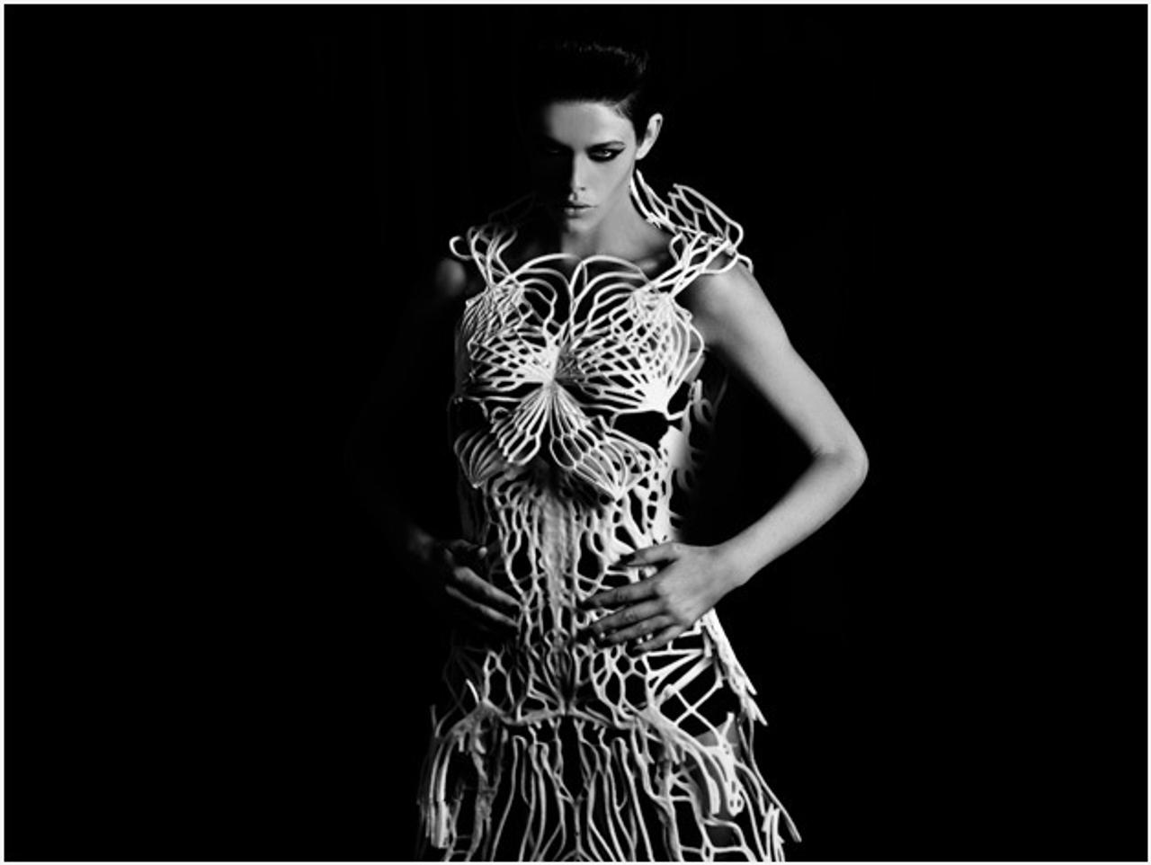 3Dプリンターで作られた前衛的デザインのドレス（動画あり）