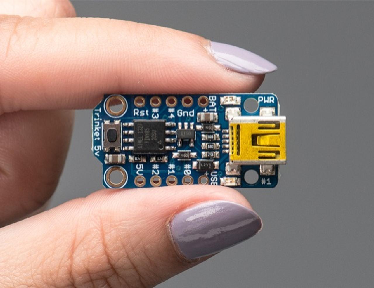 電子工作デビューしたくなる指先サイズのArduino互換8BITマイコン、Adafruit Trinket