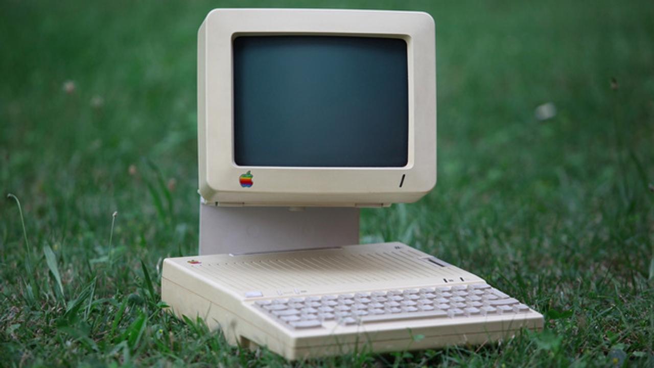 Apple IIのDOSソースコードが公開！ 