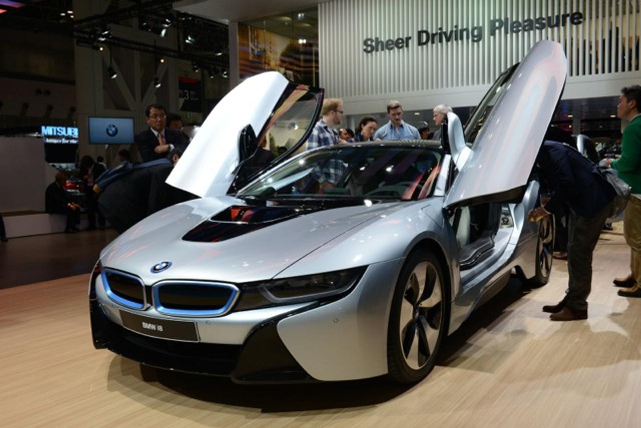 東京モーターショーで未来を見た！ パワーと燃費を両立した次世代モビリティ｢ニュー BMW i8｣がスゴイ！