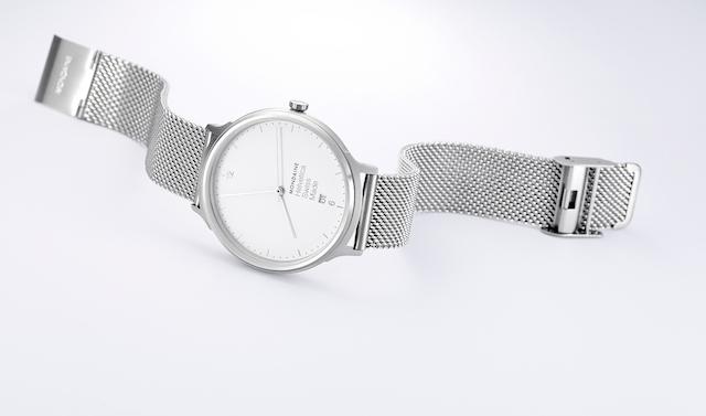Helveticaのデザインを踏襲した、スイス愛溢れるMONDAINEの時計が発売 ...