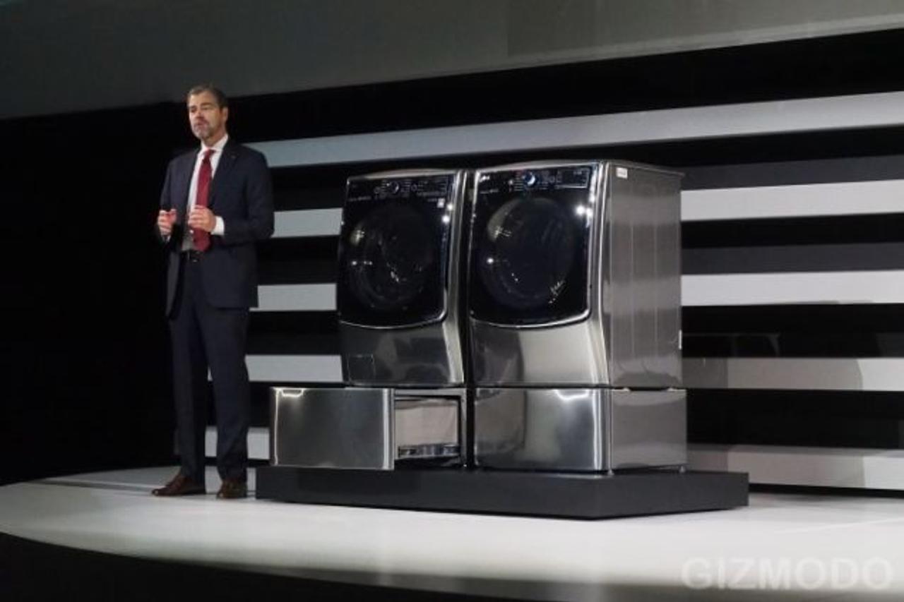 LGの新家電。洗濯機の下にミニ洗濯機！