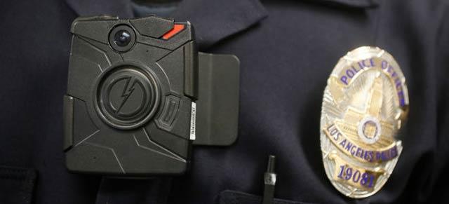アメリカポリス LAPD デーザーガン 使用するとカメラが起動、LA市警察が新テーザー銃を導入