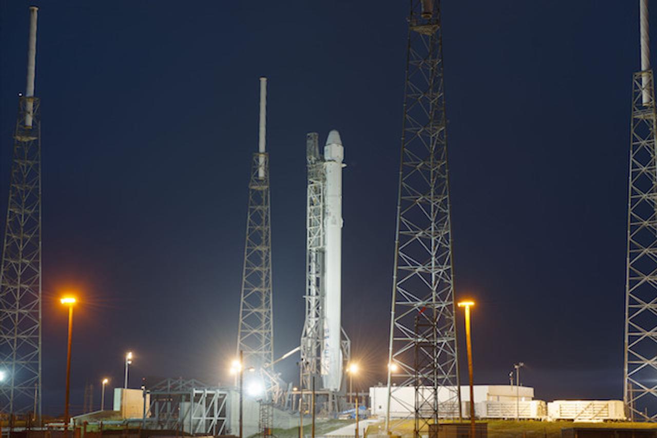 SpaceXの｢着陸する｣最新ロケット｢Falcon 9｣打ち上げ成功！