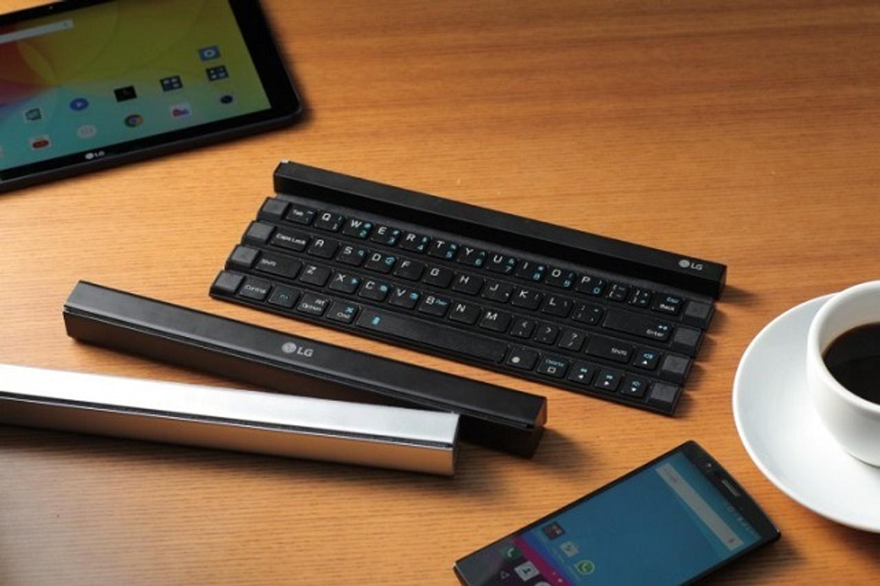 風呂フタブーム再び？ パタパタ巻けるキーボードが発売