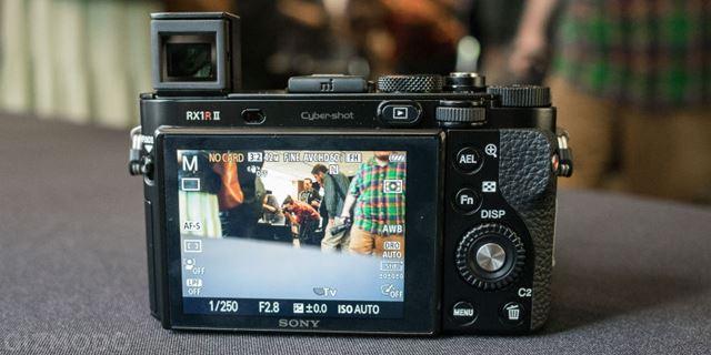 It's a MONSTER! フルサイズ最強コンデジ「RX1R II」がデビュー It's a MONSTER! フルサイズ最強コンデジ「RX1R II」がデビュー