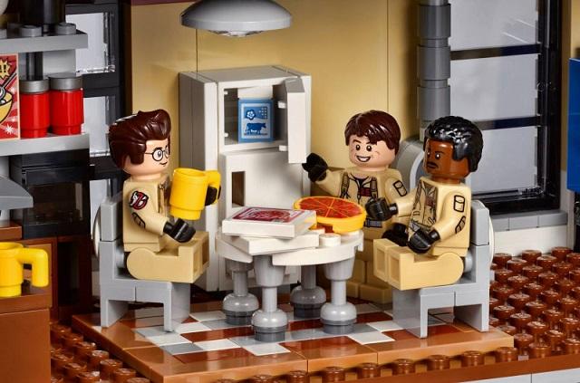 151112_ghostbusters_lego_tower_inside_8.jpg