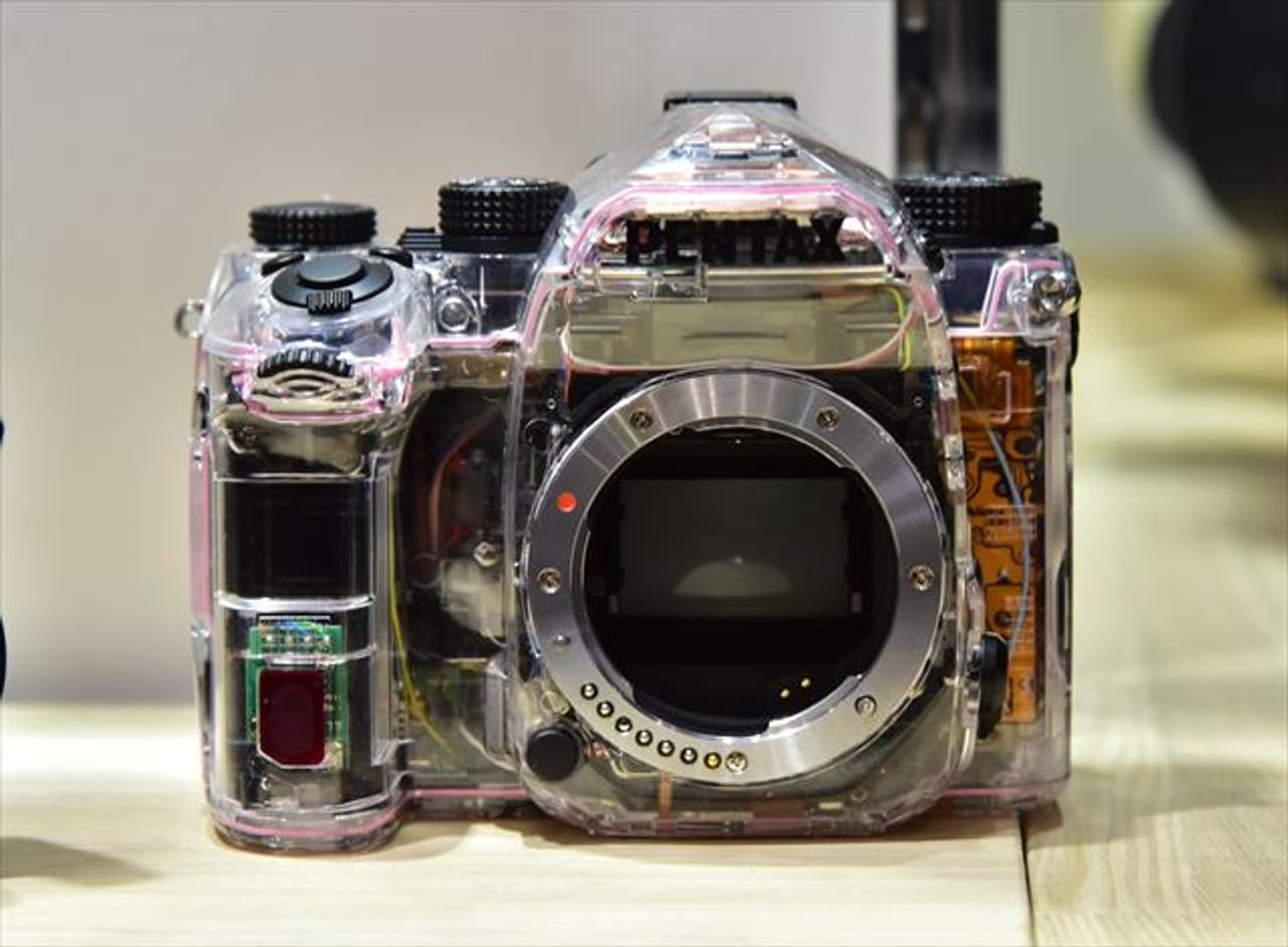 まいっちんぐ。｢PENTAX K-1｣のスケスケ画像 | ギズモード・ジャパン