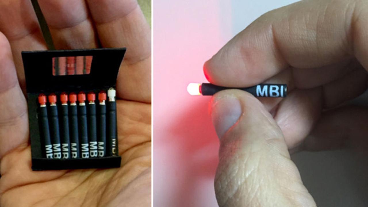 マッチ棒の大きさのLEDライト、本当に常に携帯できる非常電灯を実現してて感心です（動画あり）