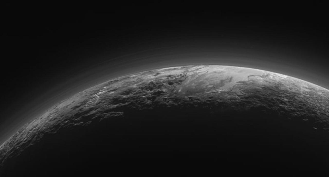 冥王星フライバイで得たデータは半分以上がまだ探査機の中