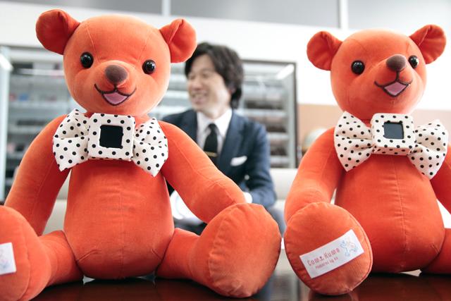 抱きしめて。そしてキスして。au、未来の｢クマのぬいぐるみ｣を作る