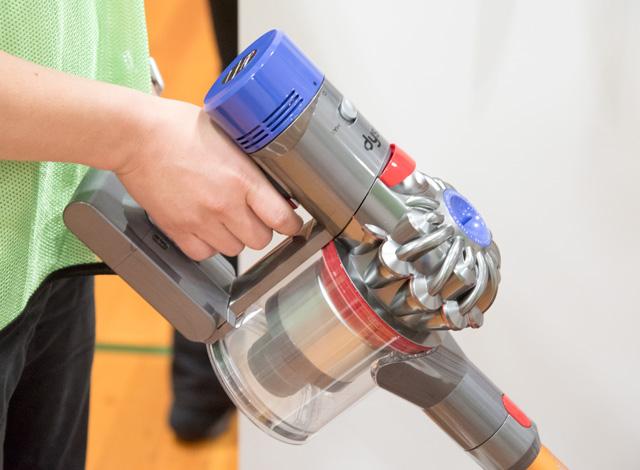 新コードレス掃除機｢Dyson V8｣。強くなったしゴミも捨てやすくなった