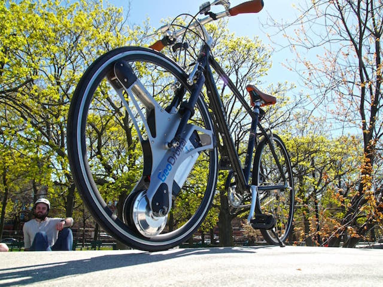 前輪部分にポンと付けるだけ。 お手軽な電動自転車キットが楽しそう | ギズモード・ジャパン