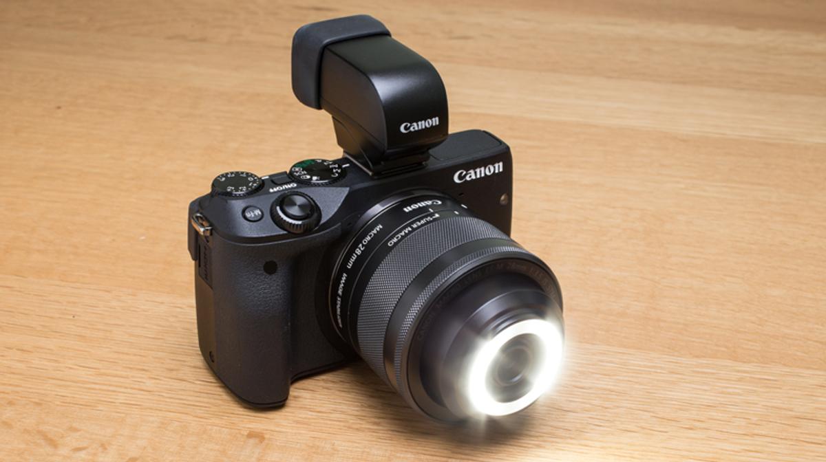 想像を超える実力。世界初のLEDライト一体型レンズ「EF-M28mm F3.5 