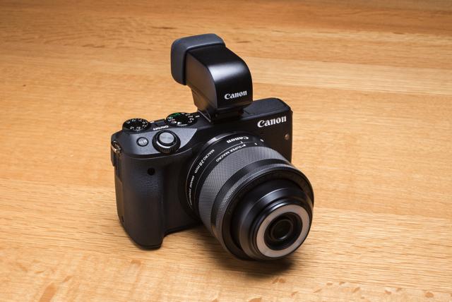 想像を超える実力。世界初のLEDライト一体型レンズ｢EF-M28mm F3.5