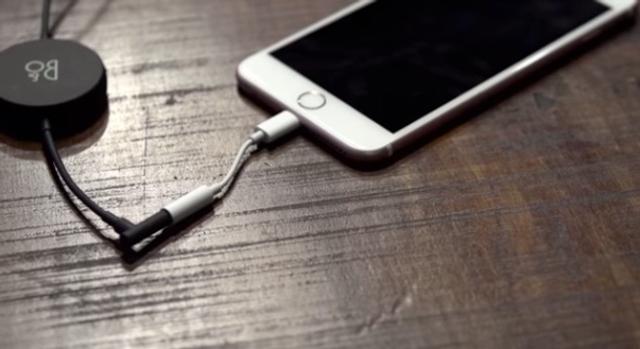 iPhone7のLightningケーブル変換アダプターの画像
