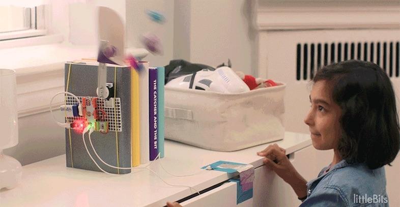 電子工作おもちゃ｢littleBits｣お部屋にポップな罠を仕掛けるキットを