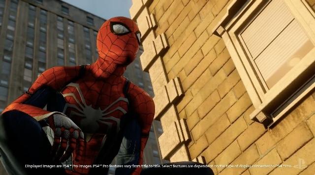 薄くなった新型「PS4」、パワフルな上位版「PS4 Pro」 3