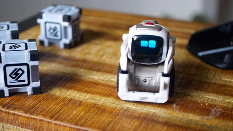 感情を持つロボット｢Cozmo｣レビュー：ペットにとって脅威になる