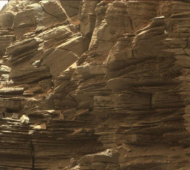 火星探査機キュリオシティの最新セルフィー写真と360°のパノラマ 1