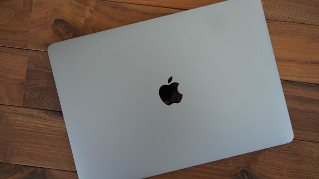 161117_macbookpro_08.jpg