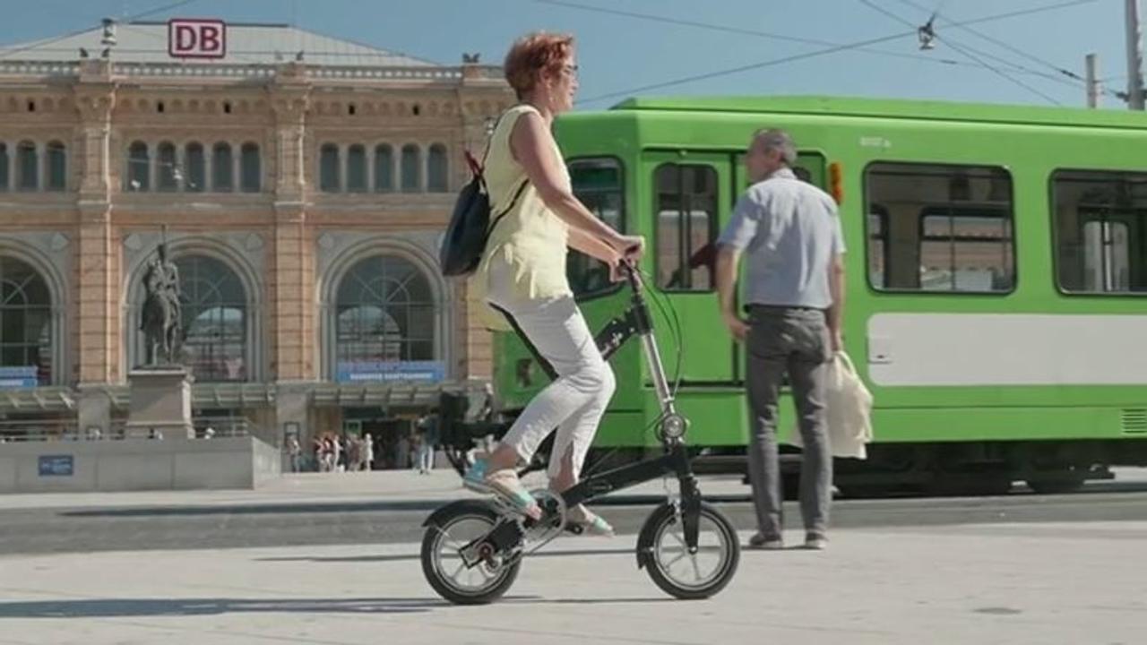 もしや機内にも持ち込める？ コンパクトすぎる折りたたみ自転車｢Kwiggle｣